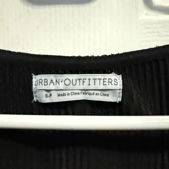 Urban Outfitters Black Ruffle Sleeve Top - Picture 3 of 4